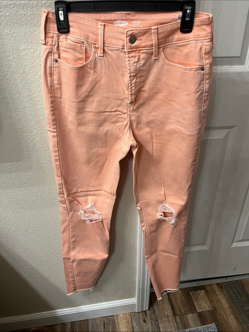 Old Navy Peach Cropped RockStar Distressed Jeans